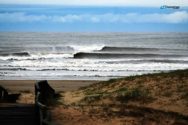 Ondas no pico da Iemanjá, visto da passarela das dunas, foto 2