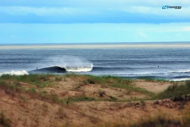 Ondas no pico da Iemanjá, visto da passarela das dunas, foto 4