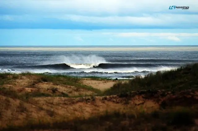 Ondas no pico da Iemanjá, visto da passarela das dunas, foto 5