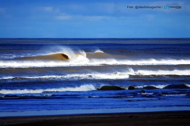 Ondas tubulares no pico da Querência, foto 4